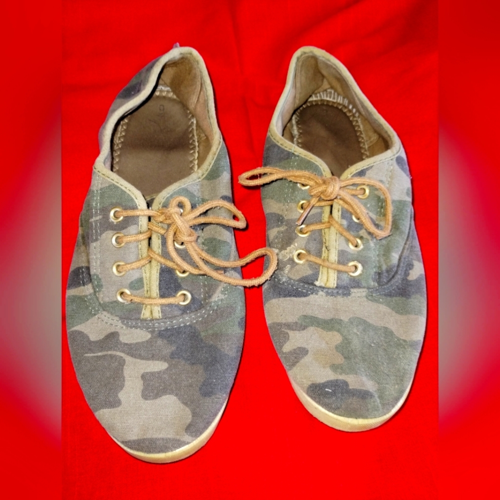 Flat shoes